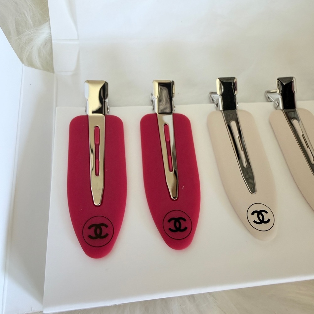 CHANEL Elegant Pink, White, and Black Hair Clips - Picture 2 of 6